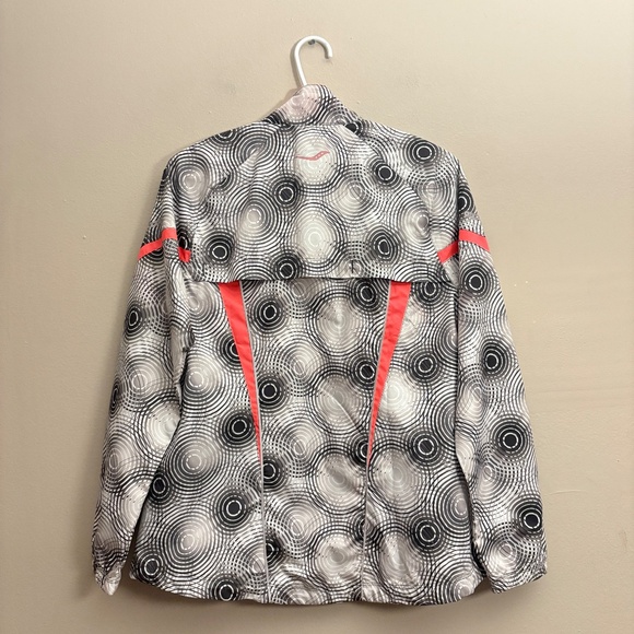 Saucony Black & White Circular Print Running Jacket w Coral Accents - Picture 11 of 15